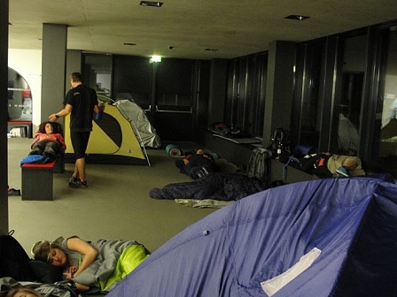 Indoor Campground, Wetterleuchten